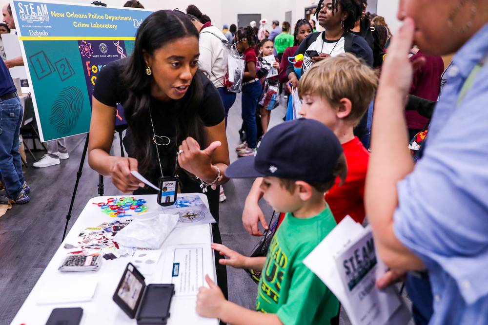 A member of the New Orleans Police Department talks to students about the crime lab