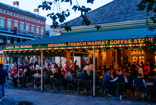 cafe du monde at night